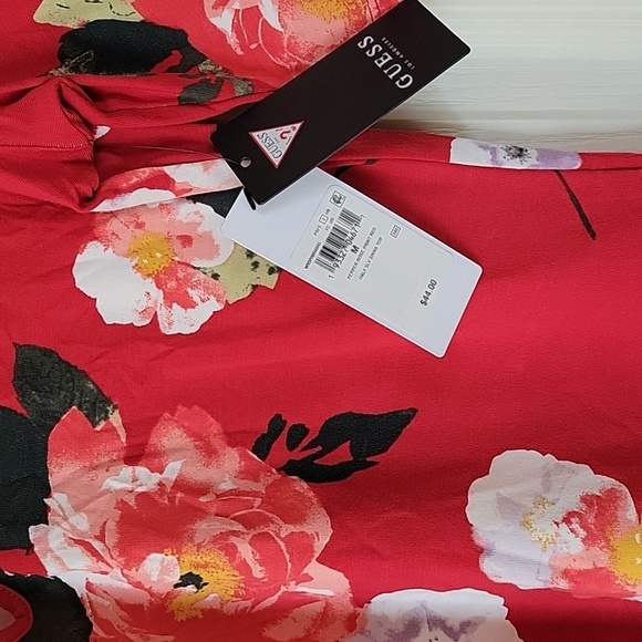 Guess red floral top NWT size M - Picture 8 of 15